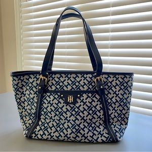NWOT Tommy Hilfiger Small Tote in Navy / White